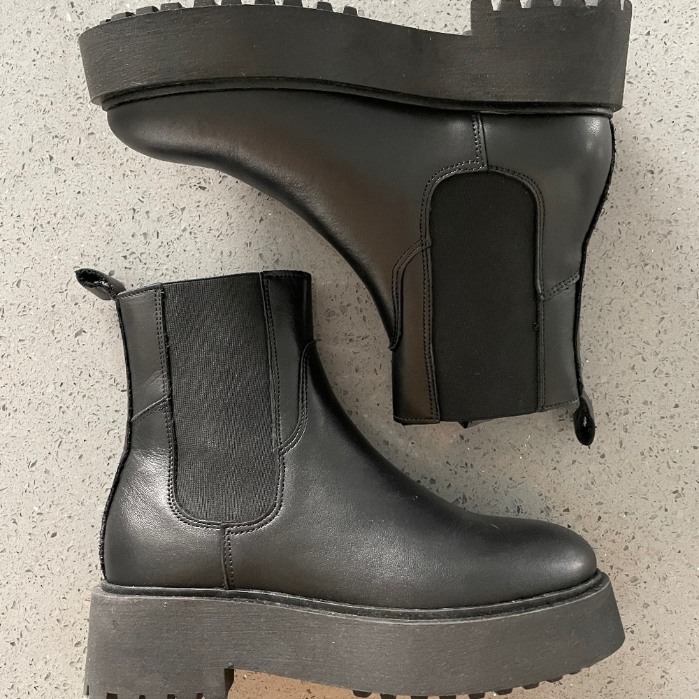 Black Leather Chelsea Po-Zu Boots